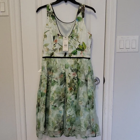 Dress - Picture 2 of 4